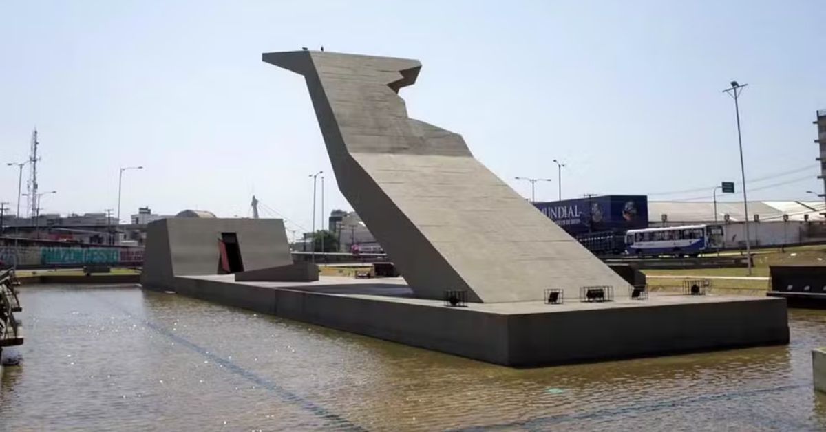 O corpo foi encontrado boiando em lago por populares
