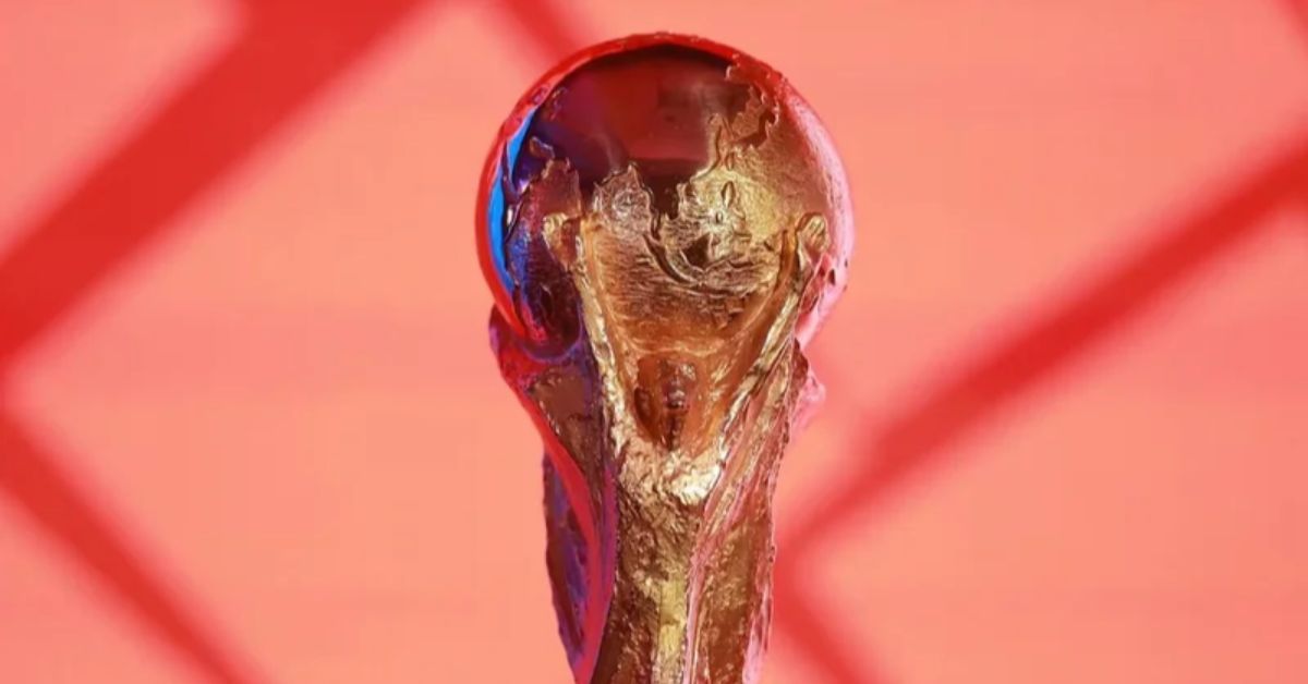 A ideia não chegou sem precedentes. Em 2025, a FIFA já havia testado o modelo na final do Mundial de Clubes, disputada também nos Estados Unidos.