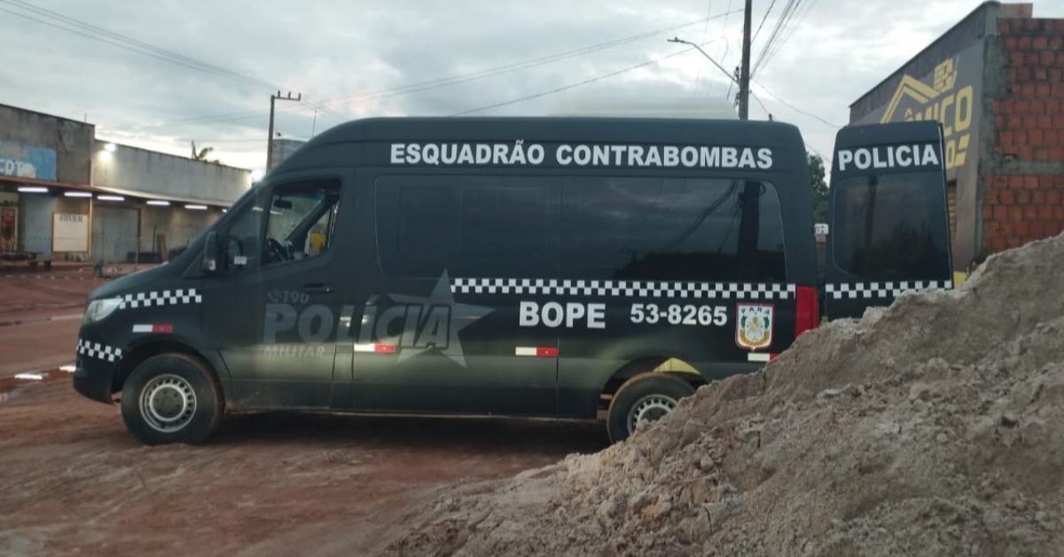 O esquadrão antibombas da PM foi acionado para fazer a retirada segura do explosivo