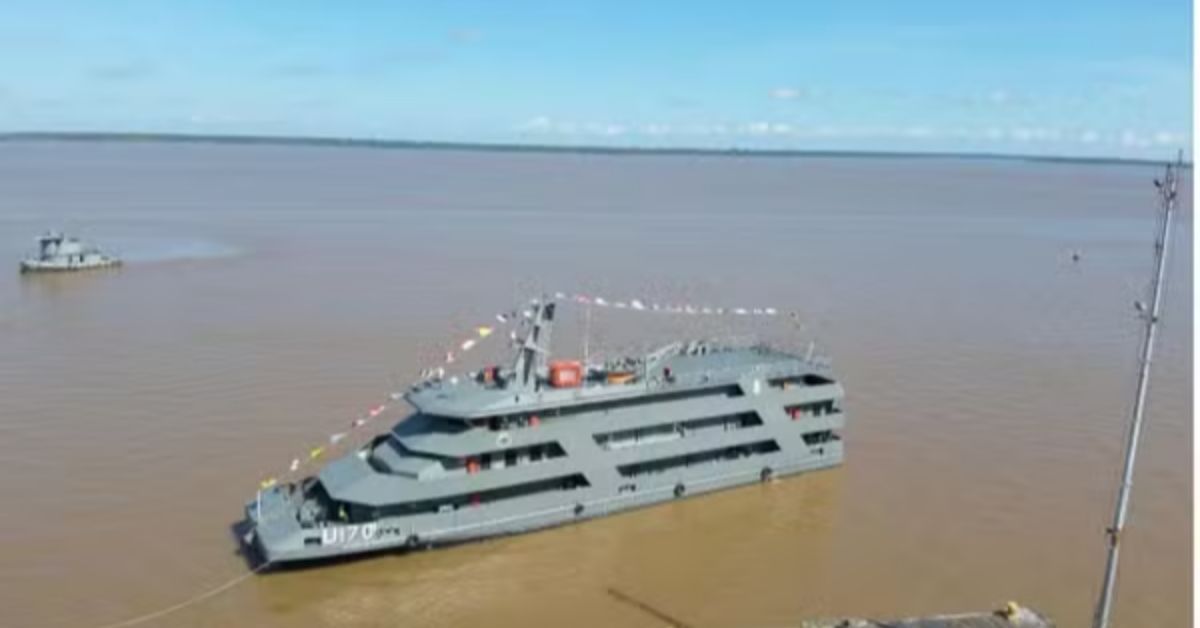 O navio-hospital da Marinha vai levar atendimento aos ribeirinhos