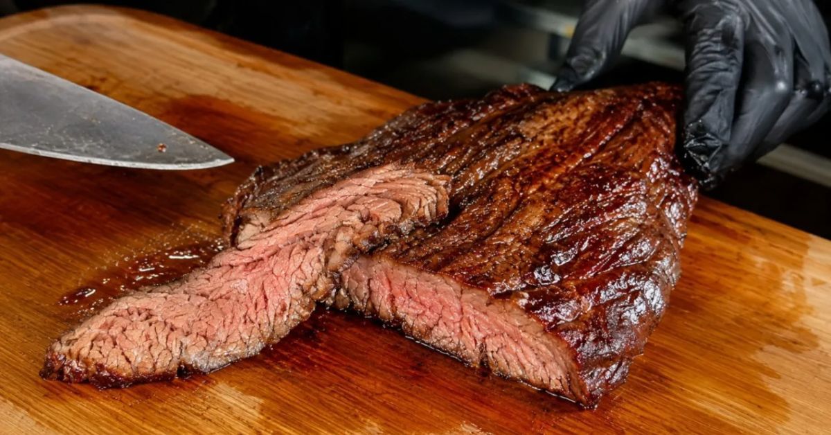 A principal vantagem da fraldinha é a garantia de maciez e suculência para o churrasco.