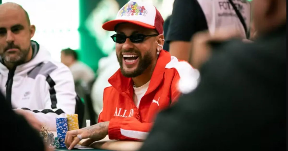 Neymar participou de torneio de pôquer em São Paulo enquanto o Santos atuava pela Copa Sul-Americana.