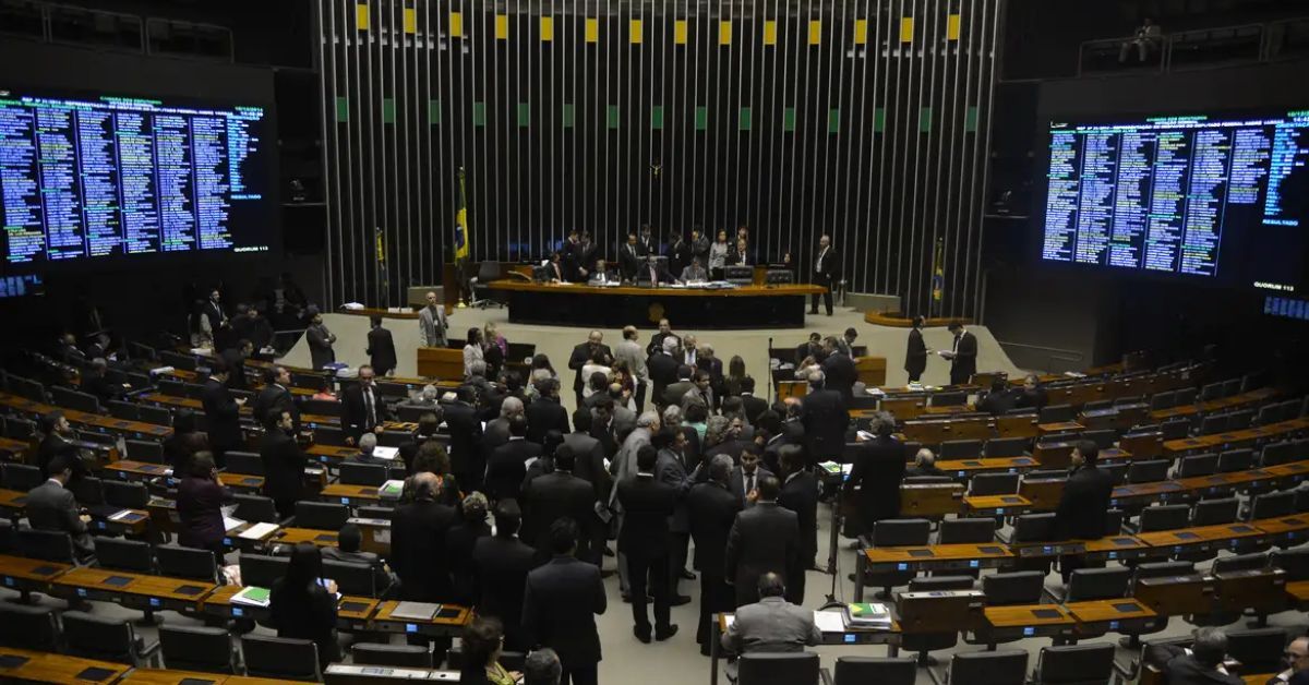 A medida prevê a suspensão da contagem da prescrição enquanto o condenado estiver foragido, retomando o prazo apenas após a captura ou a reapresentação para cumprir o período restante da pena.