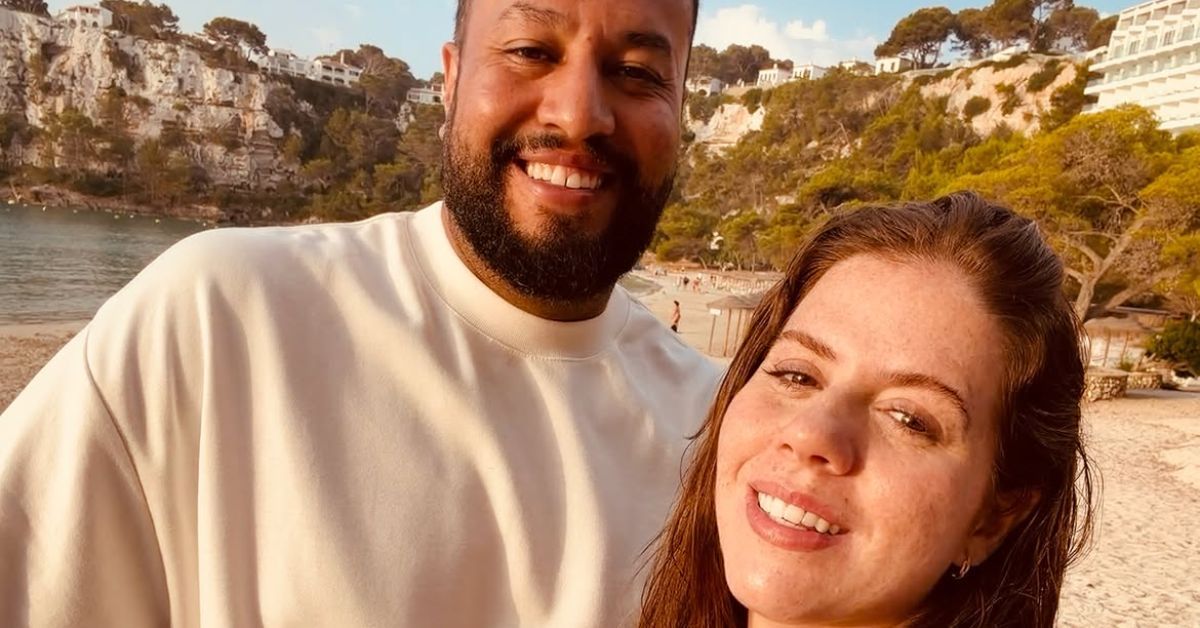 No bate-papo exclusivo, a jornalista explicou que a gestação não foi planejada, surgindo como uma surpresa abençoada em sua vida e na do marido, o cineasta Bruno Monteiro.