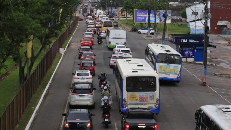 Atualização sobre o trânsito na BR-316 para Belém neste domingo (19/07) e dicas de transporte público.