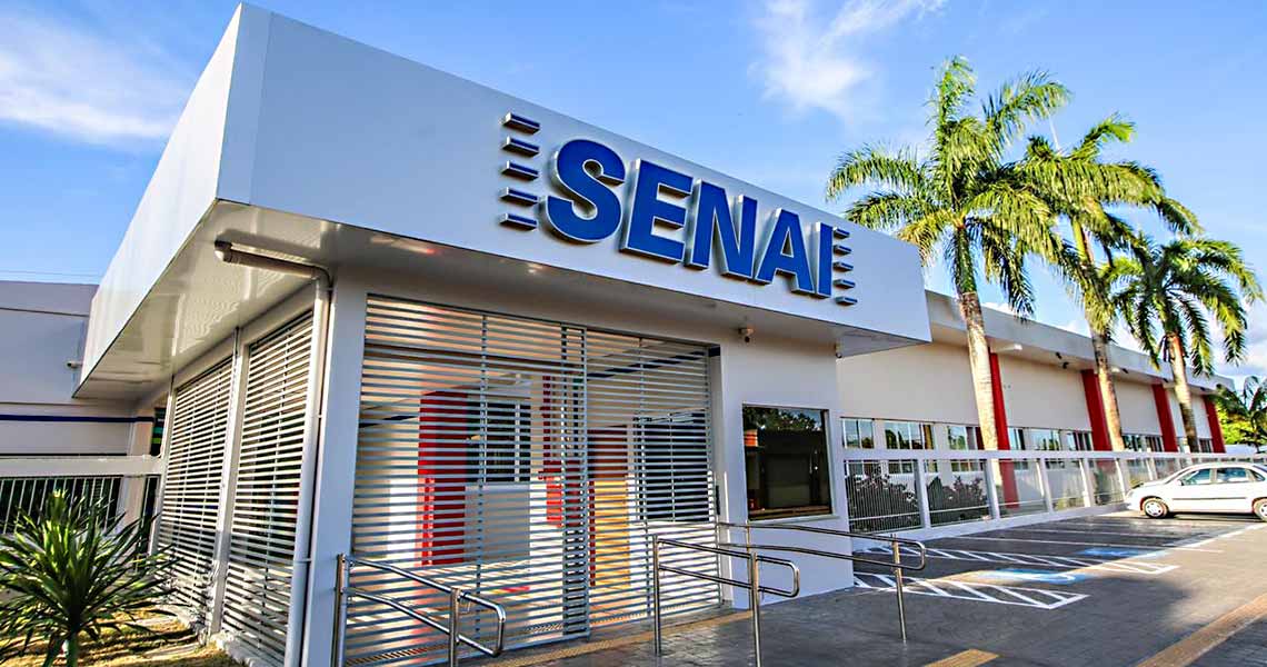 O Senai disponibiliza cursos gratuitos técnicos em diferentes polos pelo Brasil.