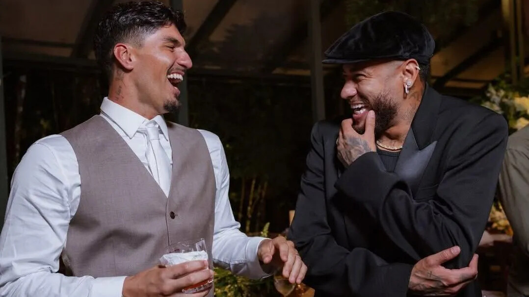 Neymar pediu desculpas a Gabriel Medina por seu traje inusitado no casamento. Confira a história e os detalhes do evento