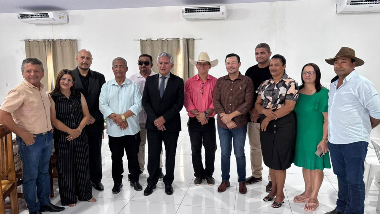 Autoridades locais e representantes do TJPA vistoriam área onde será construída a sede própria do Judiciário municipal.