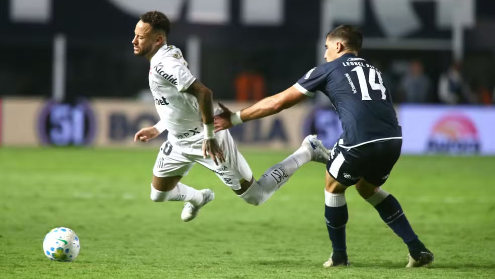 Remo e Santos se enfrentam com um desafio histórico na Copa do Brasil.