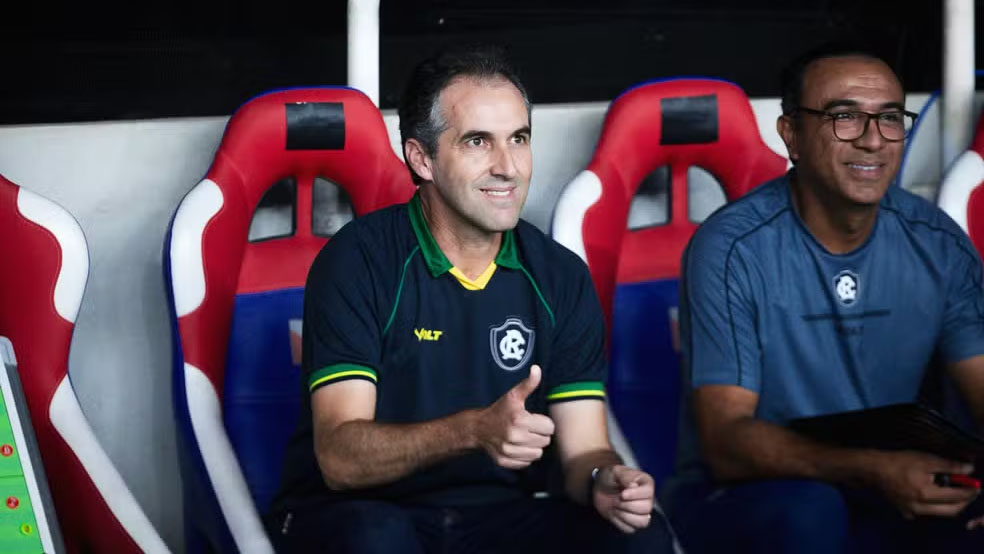 Clube do Remo resgata identidade e vence o Vitória por 2 a 0.