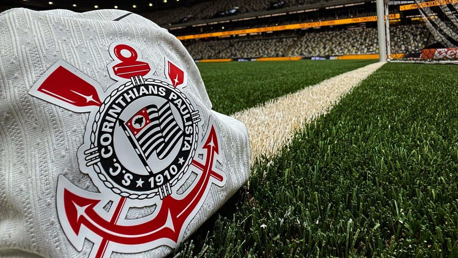 Corinthians enfrenta novo transfer ban da FIFA, impedindo registro de jogadores.