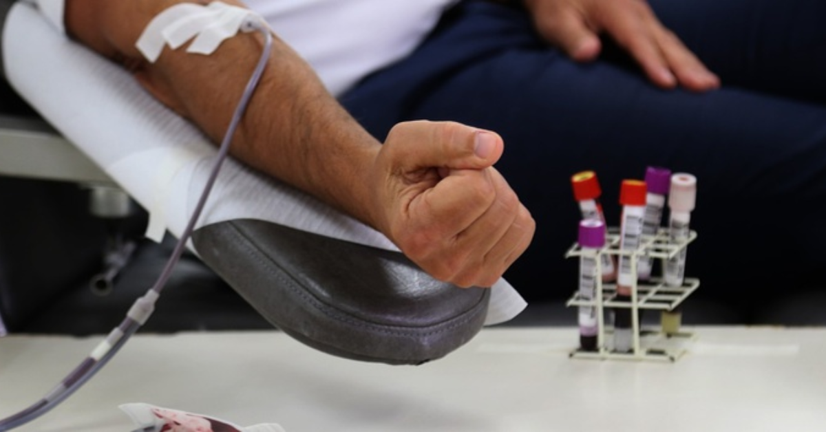 Doação de sangue ganha novas regras no Brasil, incluindo a possibilidade de doadores regulares continuarem doando após os 70 anos.