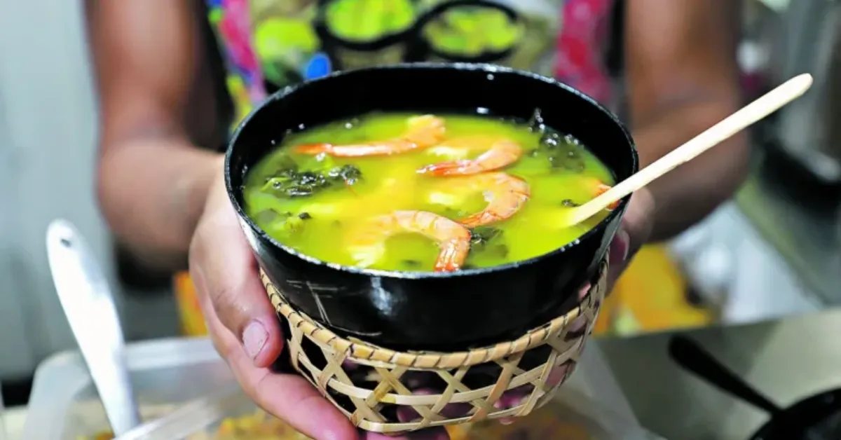 Culinária paraense reúne sabores como tacacá, açaí, peixe, tucupi e farinha, símbolos da identidade gastronômica do Pará