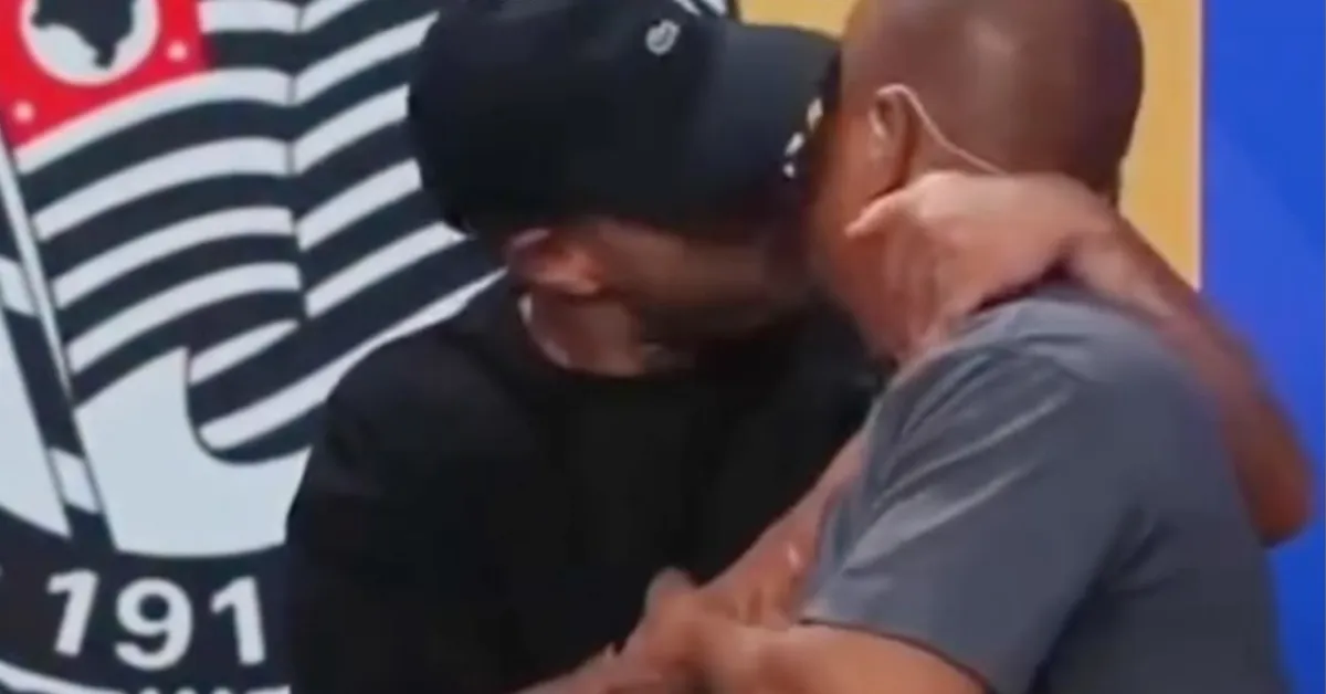 Marcelinho Carioca demonstrou irritação após receber um selinho inesperado durante um programa de televisão; a reação repercutiu nas redes sociais e gerou debates sobre consentimento.
