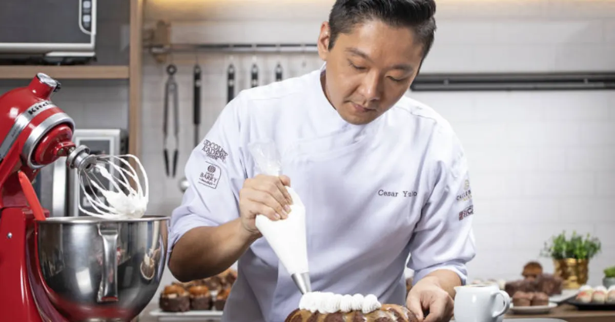 César Yukio, vencedor do MasterChef Confeitaria, contou nas redes sociais sobre a internação provocada por uma infecção no olho.