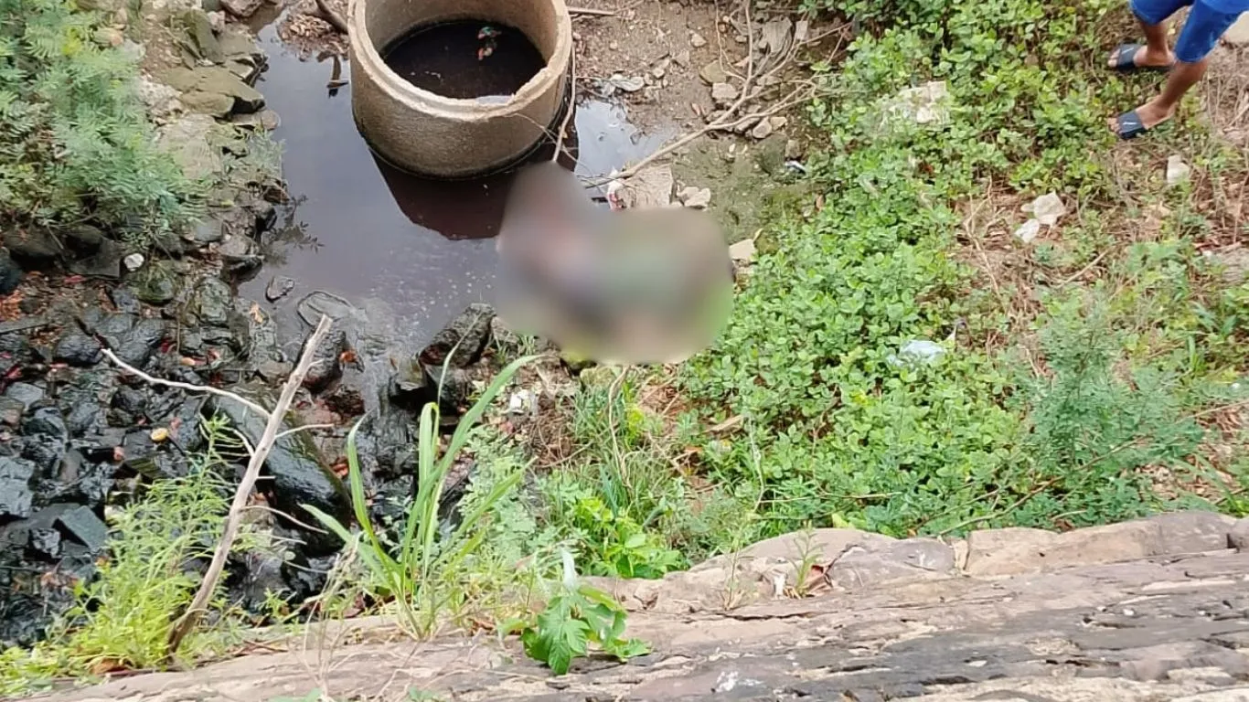 Vítima foi identificada como Gerismar Lopes de Sousa; suspeita é de que ele tenha se desequilibrado ao tentar urinar na área.