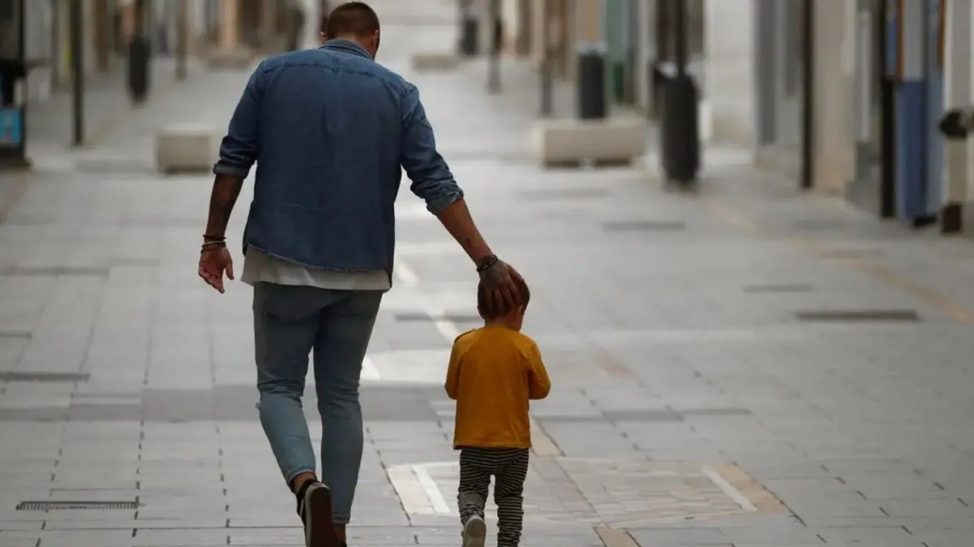 O fortalecimento dos laços afetivos e o diálogo constante entre pais e filhos são apontados como caminhos essenciais para superar o machismo e formar cidadãos mais empáticos.