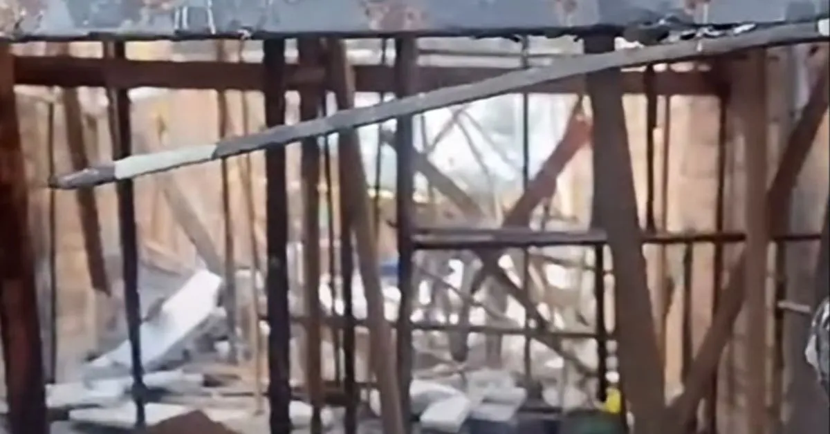 Equipes do SAMU e do Corpo de Bombeiros foram acionadas após laje desabar sobre trabalhadores no Guamá, em Belém.