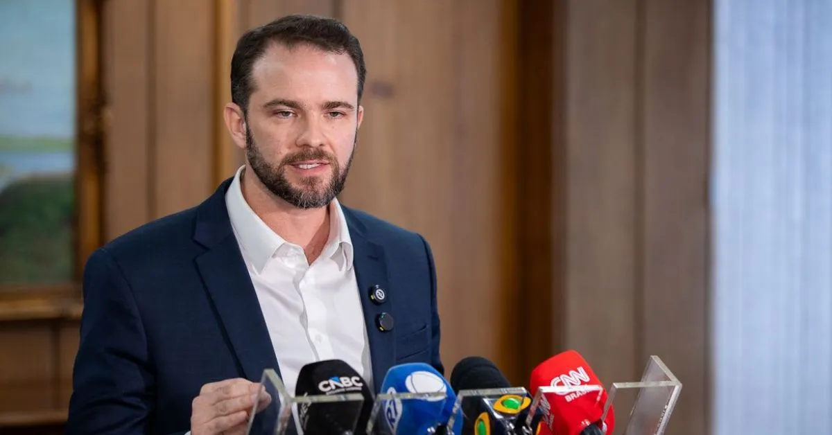 Ministro da Fazenda, Dario Durigan, afirmou que governo ouvirá setores afetados antes de decidir sobre contramedidas aos Estados Unidos.