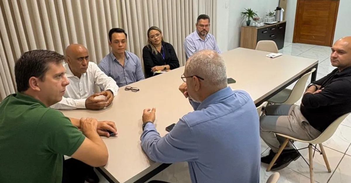 Reitor da UFPA, Gilmar Pereira da Silva, participou de reunião com gestores de Altamira para discutir ações voltadas à formação médica no Xingu.