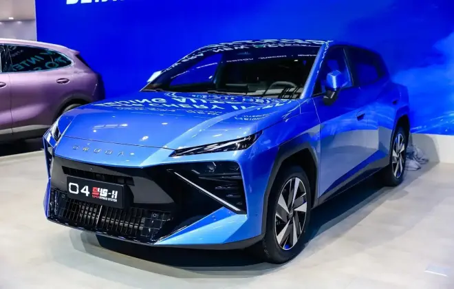 Descubra tudo sobre o Omoda 4, o SUV que será lançado no Brasil em agosto de 2026. Informações sobre motorização, preços e tecnologia.