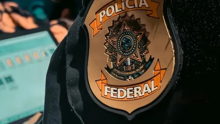 Polícia Federal desencadeia a Operação Arena para investigar lavagem de R$ 1 bilhão em apostas; mandados de busca e apreensão são cumpridos em cinco estados.