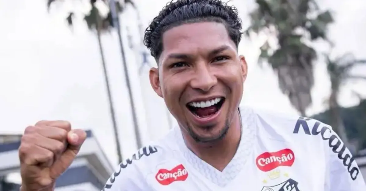 A "Lei do ex" é implacável: Rony balançou a rede do Mangueirão e eliminou o Remo, clube que o revelou.