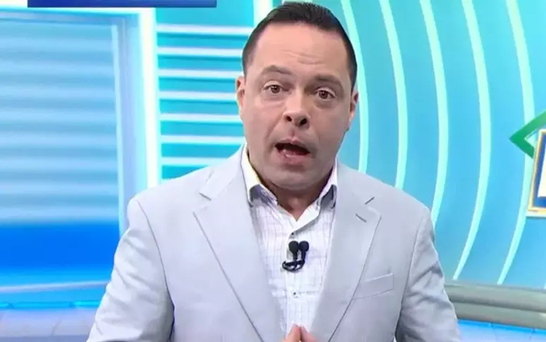 Thiago Gardinali não é mais jornalista do SBT após cinco meses; emissora anuncia reformulações na programação