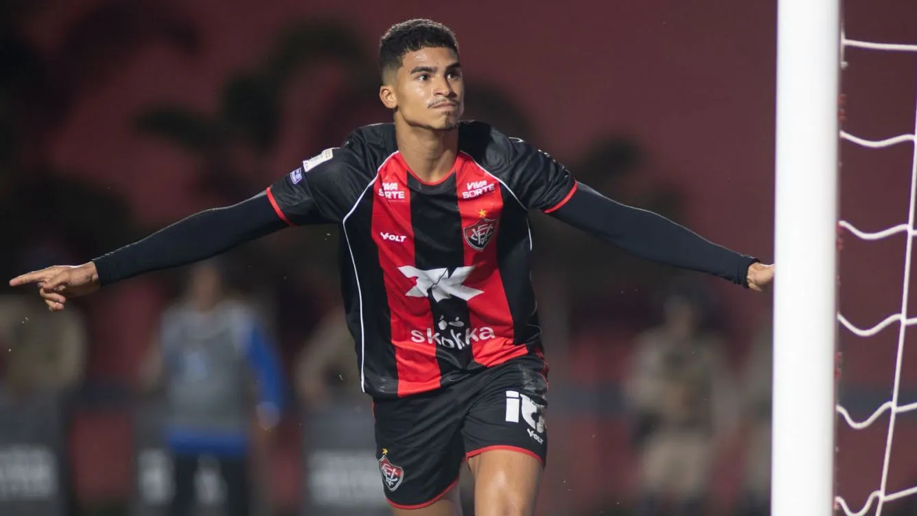 Vitória brilha na Copa do Brasil! Goleada por 4 a 0 sobre o Athletico-PR e classificação para as quartas.