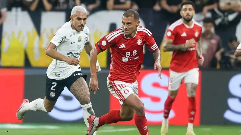 Corinthians vence Internacional por 2 a 1, mas é eliminado na Copa do Brasil.