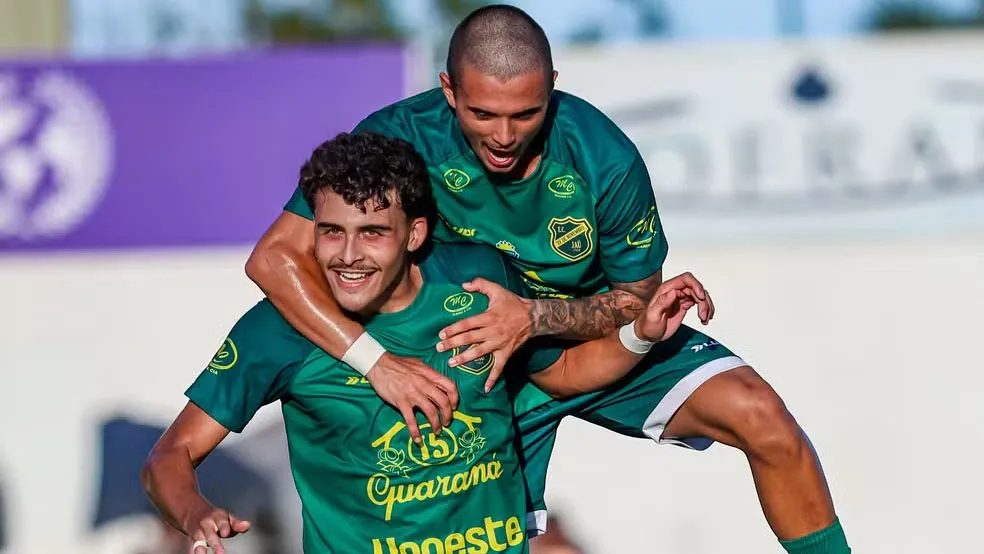 Juan Isaza comemora gol do XV de Jaú na Copinha