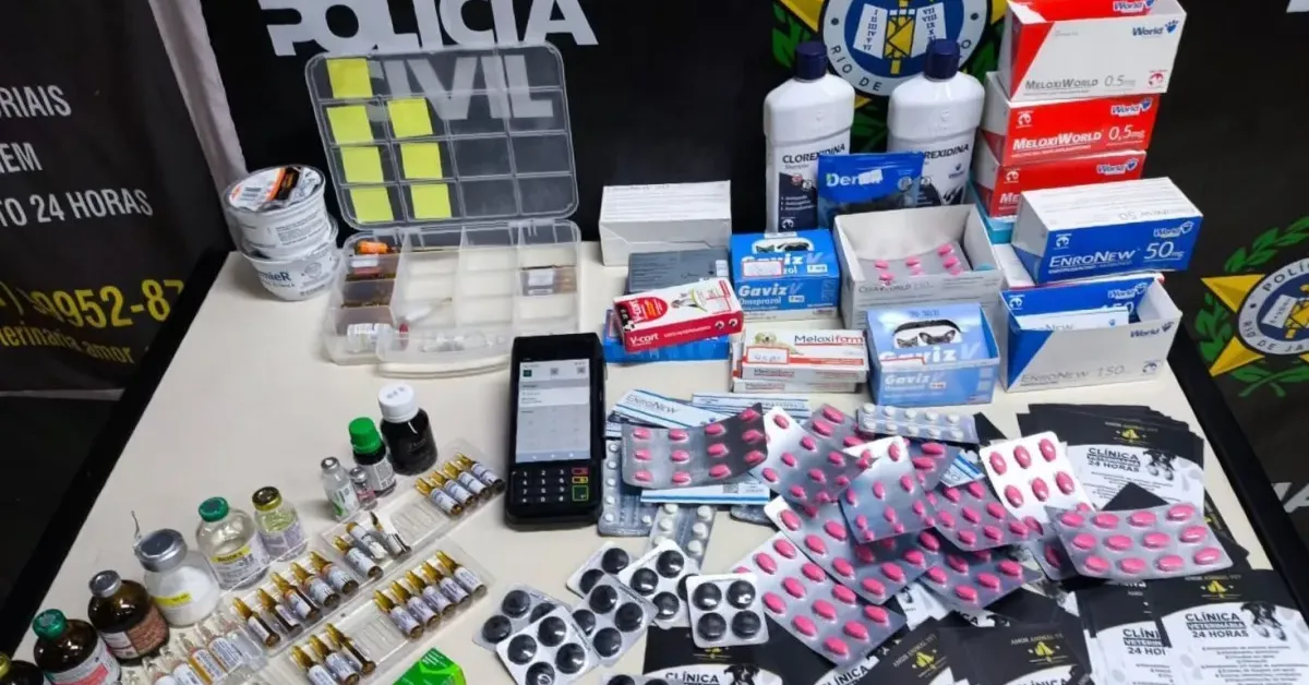 Medicamentos veterinários vencidos foram encontrados durante a fiscalização realizada na clínica em Duque de Caxias, na Baixada Fluminense.