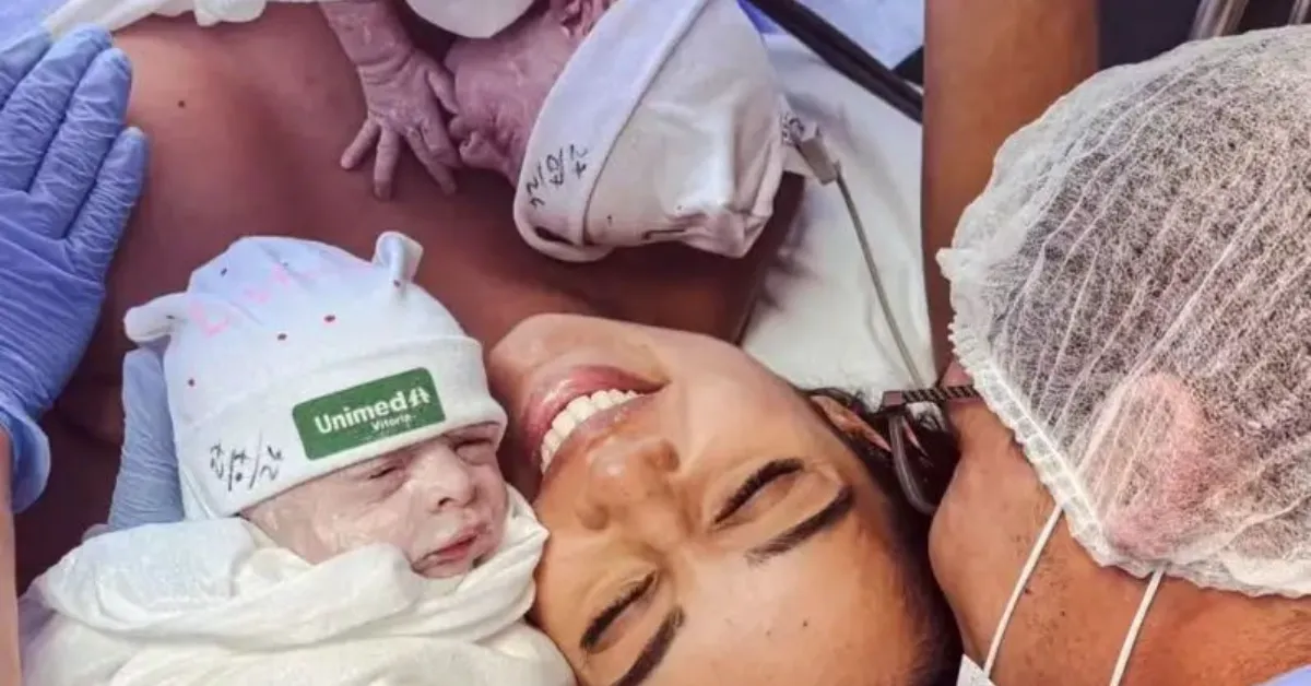Parto de gêmeos emociona família em Vitória (ES): Lavínia e Levi nasceram no dia 27 de julho, após 37 semanas e dois dias de gestação.