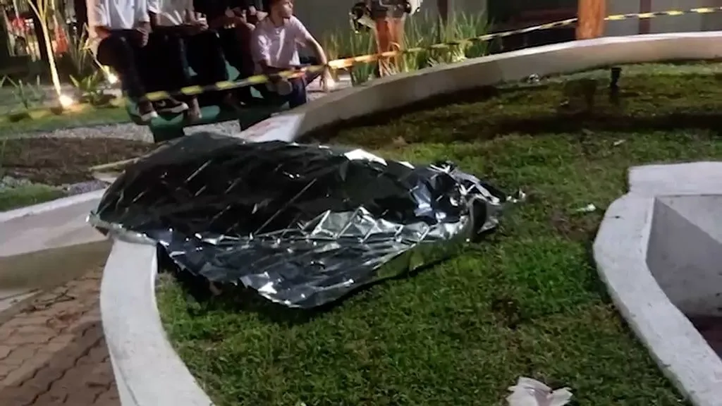 No meio da confusão, o jovem levou um golpe com canivete e morreu