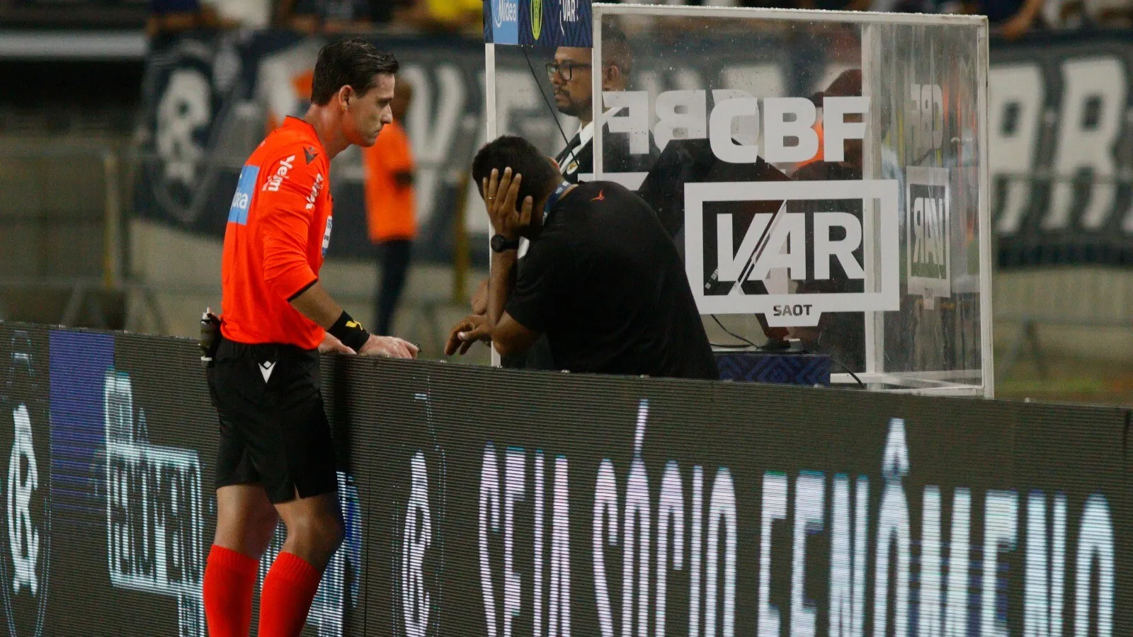 Descubra as novas regras do Brasileirão que começam a valer no sábado. Acelere o jogo e conheça as principais alterações para a Série A!