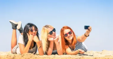 O horóscopo de hoje revela como os astros podem influenciar o amor, o trabalho e a vida financeira de cada signo.