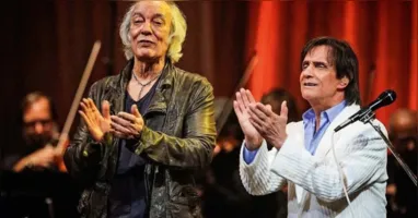 Os cantores Erasmo Carlos e Roberto Carlos.