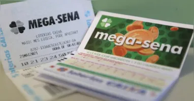 A Mega-Sena sorteia neste domingo (16) um prêmio estimado em R$ 38 milhões para quem acertar as seis dezenas.