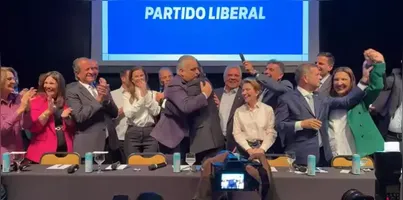 Flávio Bolsonaro oficializa Alfredo Gaspar como candidato a vice-presidente em sua chapa. Entenda os detalhes dessa escolha e suas implicações políticas.