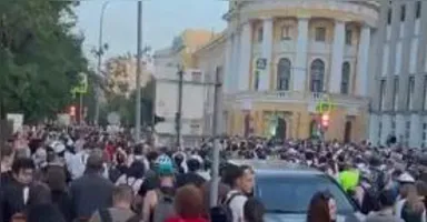A Rússia afirma que a explosão em um restaurante italiano teve como objetivo intimidar cidadãos italianos que trabalham no país.