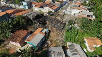 Três ocorrências foram registradas em poucos dias no município; Corpo de Bombeiros atuou para conter as chamas e causas serão apuradas.