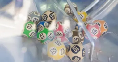 A Mega-Sena pode pagar R$ 100 milhões neste domingo (2). O concurso 3039 será sorteado às 11h, após o prêmio acumular no último sorteio.