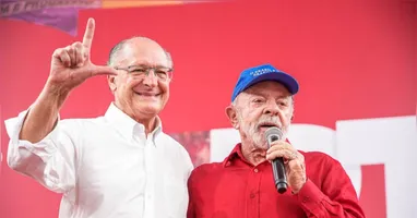Segundo a última pesquisa Datafolha, Lula tem 40% das intenções de voto para o primeiro turno contra 32% de Flávio.