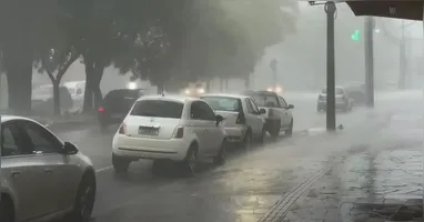 A consequência são tempestades mais intensas, com descarga elétrica e possibilidade de granizo.