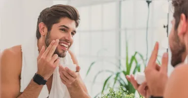 Segundo uma pesquisa da MindMiners realizada em 2024, 54% dos brasileiros se consideram vaidosos, enquanto 64% dos homens afirmam utilizar produtos de skincare.