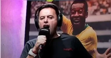 Nas imagens, o locutor esportivo aparece comemorando a vitória azulina e descrevendo a alegria que o Clube do Remo causou no Mangueirão com o gol de Gabriel Taliari no segundo tempo, que definiu o resultado em 2 a 2.