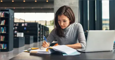 Os interessados em se candidatar às vagas precisam ter diploma de ensino superior em Licenciatura em qualquer área, reconhecido pelo Ministério da Educação (MEC), além de ser docente efetivo (do quadro permanente de servidores, inclusive em Estágio probatório) ou como contratado em escola da Educação Básica no Brasil.