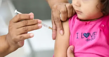 A Campanha Nacional de Multivacinação começa nesta segunda-feira (3) com o objetivo de atualizar a caderneta de crianças e adolescentes menores de 15 anos.