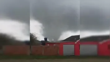 Tornado é registrado entre Pedro Osório e Pelotas, no Rio Grande do Sul, durante a passagem de um forte sistema de instabilidade associado ao ciclone-bomba.