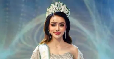 Putri Andriani Juficha, Miss Mundo Indonésia em 2025, morreu aos 26 anos na sexta-feira (14/08), justamente no dia em que faria aniversário.